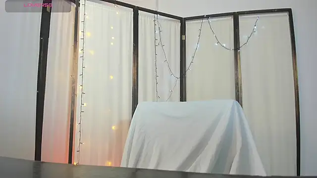 Snapshot of IslaScott chatting on 4, 5, 2026 IslaScott online show from 4, 5, 2026
