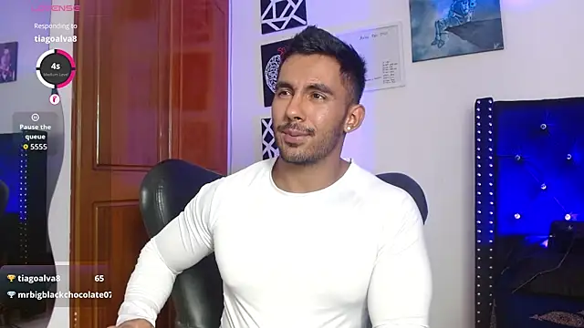 Snapshot of romanpearce_ chatting on 23, 4, 2026 romanpearce online show from 23, 4, 2026