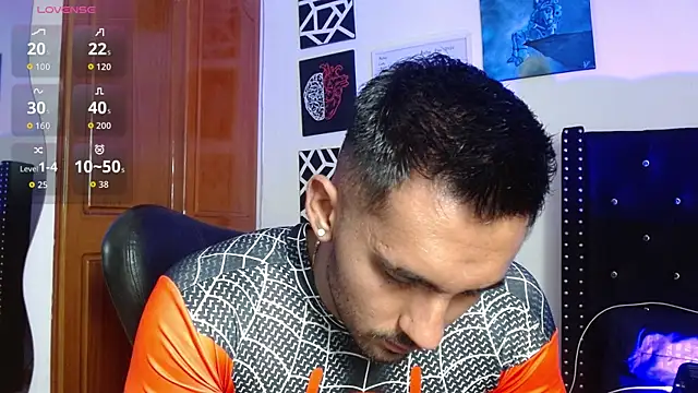 Snapshot of romanpearce_ chatting on 4, 5, 2026 romanpearce online show from 4, 5, 2026