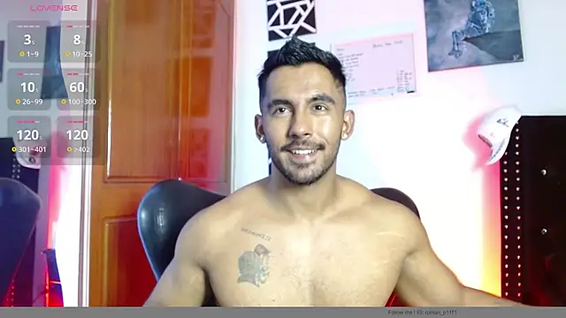 Snapshot of romanpearce_ chatting on 7, 5, 2026 romanpearce online show from 7, 5, 2026