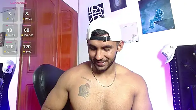 Snapshot of romanpearce_ chatting on 20, 5, 2026 romanpearce online show from 20, 5, 2026