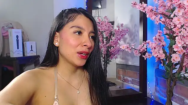Snapshot of mila_gomez_ chatting on 19, 4, 2026 mila gomez online show from 19, 4, 2026
