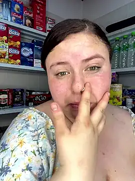 Snapshot of kitty__pinnk chatting on 2, 4, 2026 kitty pinnk online show from 2, 4, 2026