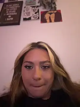 Snapshot of peachesncreamyy chatting on 10, 7, 2026 peachesncreamyy online show from 10, 7, 2026