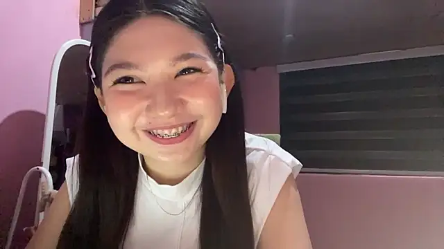 Snapshot of CoralieHoner chatting on 27, 3, 2026 CoralieHoner online show from 27, 3, 2026