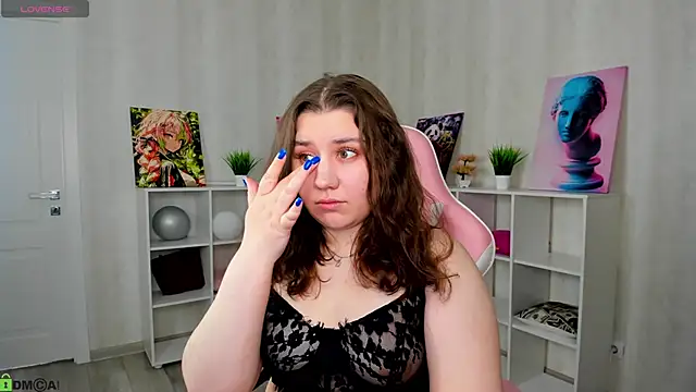 Maya Raay online show from 7, 4, 2026
