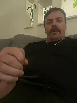 Snapshot of macfromoz chatting on 29, 4, 2026 macfromoz online show from 29, 4, 2026