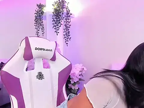 Snapshot of Daphnie_Foxx chatting on 10, 4, 2026 Daphnie Foxx online show from 10, 4, 2026