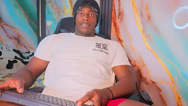 Snapshot of maxmuscle10 chatting on 25, 5, 2026 maxmuscle10 online show from 25, 5, 2026