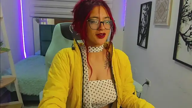 Snapshot of Sara_Red_X chatting on 7, 6, 2026 Sara Red X online show from 7, 6, 2026