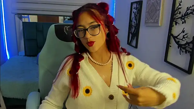 Snapshot of Sara_Red_X chatting on 14, 6, 2026 Sara Red X online show from 14, 6, 2026