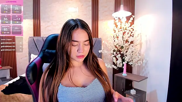 Snapshot of Anissa_m_ chatting on 15, 4, 2026 Anissa m online show from 15, 4, 2026