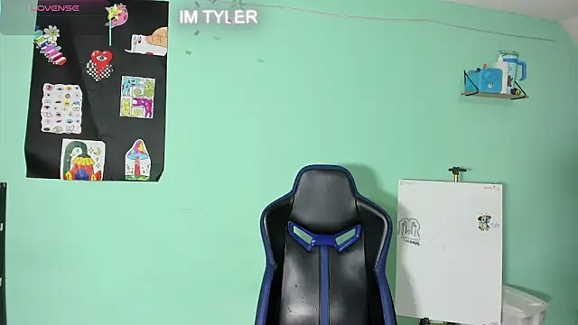 TYLERhHOT2005 online show from 11, 4, 2026