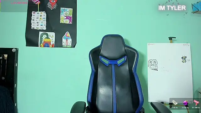 TYLERhHOT2005 online show from 12, 4, 2026