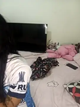 Snapshot of Yi_Uzi chatting on 2, 4, 2026 Yi Uzi online show from 2, 4, 2026