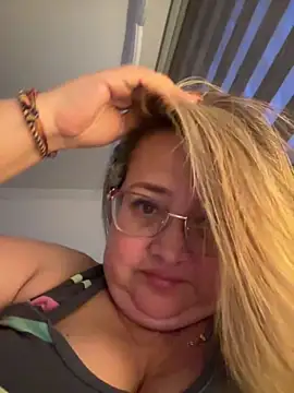 Snapshot of Martinacurvy_ chatting on 1, 4, 2026 Martinacurvy online show from 1, 4, 2026