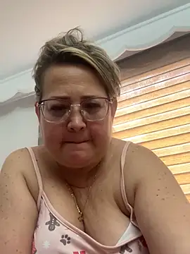 Snapshot of Martinacurvy_ chatting on 12, 4, 2026 Martinacurvy online show from 12, 4, 2026
