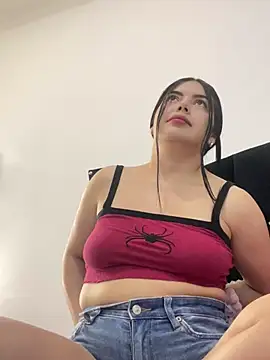 Snapshot of Cami_olarte chatting on 7, 5, 2026 Cami olarte online show from 7, 5, 2026