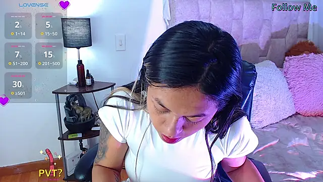 Snapshot of CharlottLee chatting on 15, 4, 2026 CharlottLee online show from 15, 4, 2026