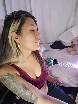 Snapshot of CharlottLee chatting on 22, 4, 2026 CharlottLee online show from 22, 4, 2026