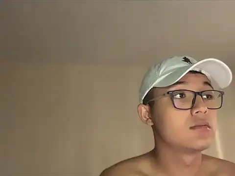 Snapshot of Chriis_18 chatting on 20, 4, 2026 Chriis 18 online show from 20, 4, 2026