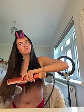 Snapshot of LolaSkyee chatting on 18, 4, 2026 LolaSkyee online show from 18, 4, 2026