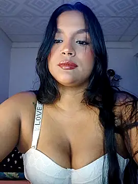 Snapshot of Kim_roussee chatting on 17, 4, 2026 Kim roussee online show from 17, 4, 2026