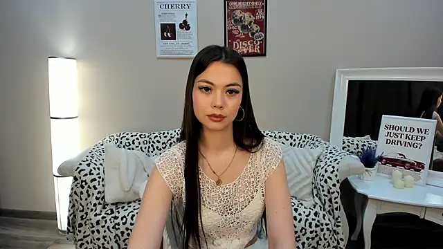 DarcyMacy online show from 15, 4, 2026