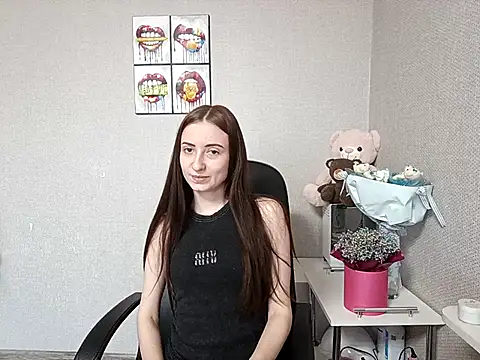 Snapshot of Linda_Mur_ chatting on 4, 4, 2026 Linda Mur online show from 4, 4, 2026