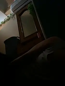 Snapshot of 9inchesHire chatting on 17, 4, 2026 9inchesHire online show from 17, 4, 2026