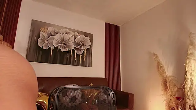 Hilaryebony  online show from 19, 6, 2026