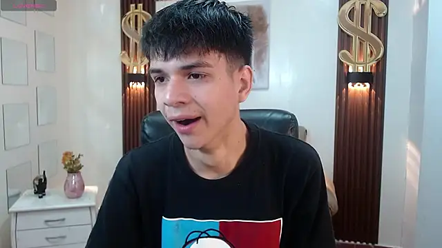 Snapshot of maxim_rod chatting on 7, 6, 2026 maxim rod online show from 7, 6, 2026