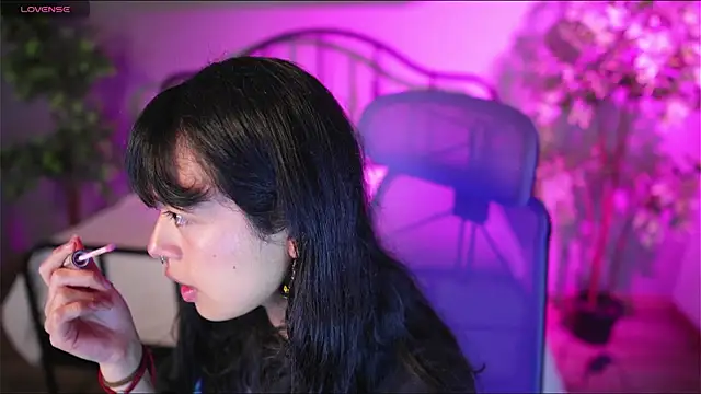 Snapshot of Saphyralux chatting on 9, 7, 2026 Saphyralux online show from 9, 7, 2026