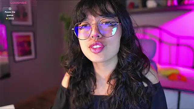 Snapshot of Saphyralux chatting on 14, 7, 2026 Saphyralux online show from 14, 7, 2026