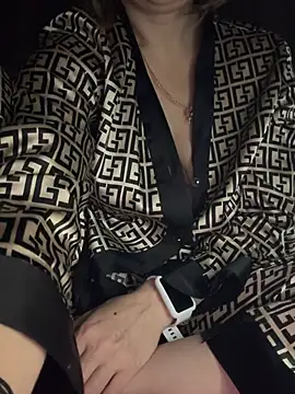 Snapshot of peach_widow chatting on 8, 4, 2026 peach widow online show from 8, 4, 2026