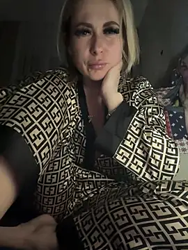 Snapshot of peach_widow chatting on 10, 4, 2026 peach widow online show from 10, 4, 2026