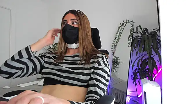 LilyReina online show from 6, 4, 2026