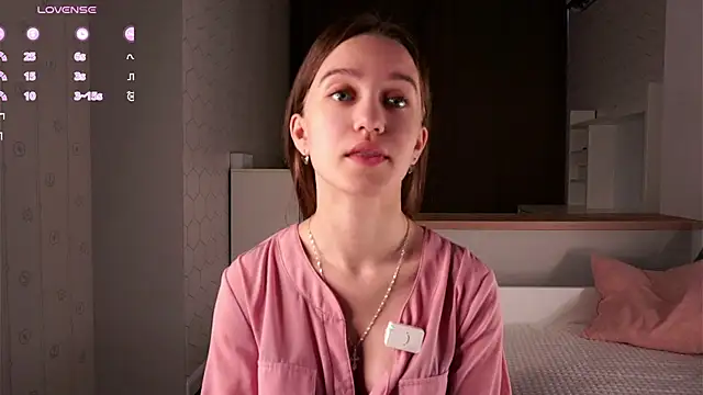 Snapshot of sinfulThea chatting on 8, 5, 2026 sinfulThea online show from 8, 5, 2026
