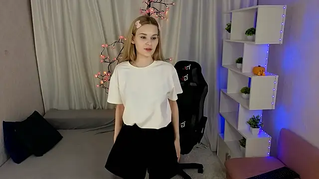 Snapshot of SugarNyaa chatting on 28, 4, 2026 SugarNyaa online show from 28, 4, 2026