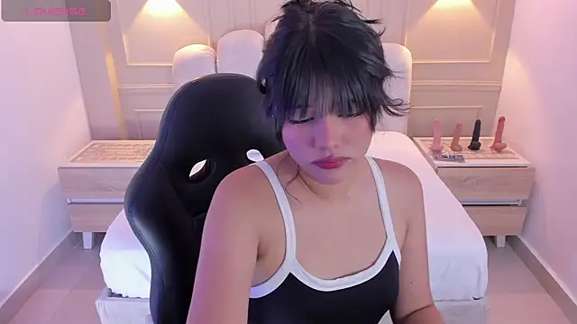 Snapshot of MILLYEVANS1 chatting on 28, 4, 2026 MILLYEVANS1 online show from 28, 4, 2026