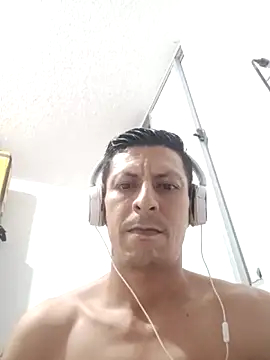 Snapshot of miguellccadena chatting on 25, 4, 2026 miguellccadena online show from 25, 4, 2026