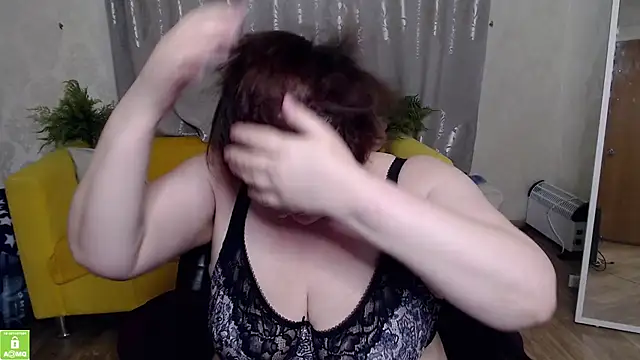 Snapshot of QUEEN02030 chatting on 6, 5, 2026 QUEEN02030 online show from 6, 5, 2026