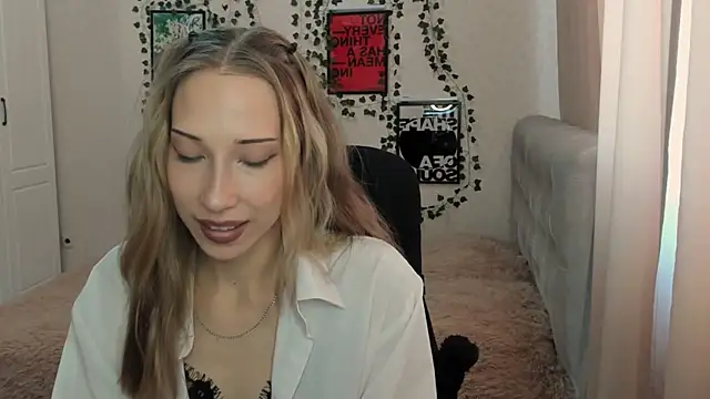 Snapshot of Emmarayder chatting on 21, 5, 2026 Emmarayder online show from 21, 5, 2026