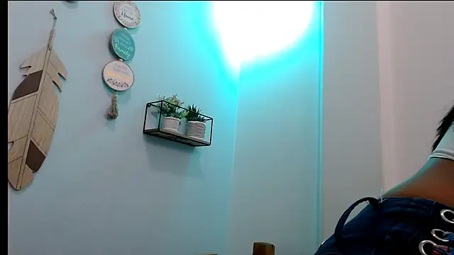 Alexatentacion42 online show from 1, 4, 2026