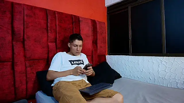 Snapshot of LuckandSamuel chatting on 13, 4, 2026 LuckandSamuel online show from 13, 4, 2026