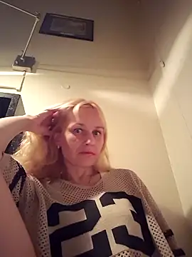 Snapshot of RinaSunX chatting on 2, 4, 2026 RinaSunX online show from 2, 4, 2026