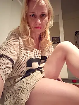 Snapshot of RinaSunX chatting on 4, 4, 2026 RinaSunX online show from 4, 4, 2026