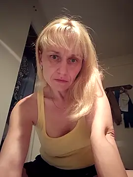 Snapshot of RinaSunX chatting on 13, 4, 2026 RinaSunX online show from 13, 4, 2026