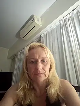 Snapshot of RinaSunX chatting on 21, 4, 2026 RinaSunX online show from 21, 4, 2026