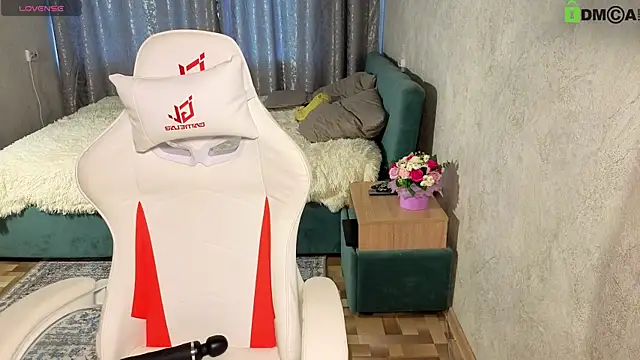 Tanita Moon 007 online show from 25, 6, 2026